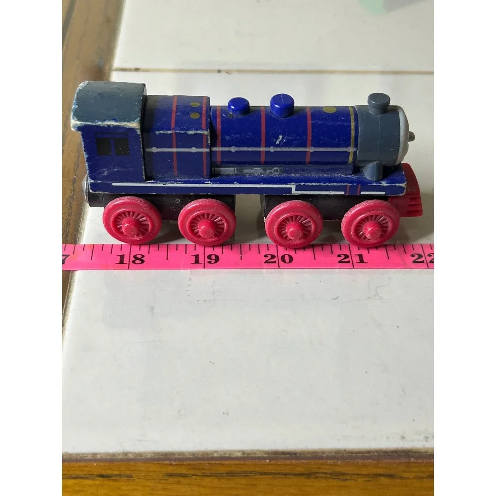 Thomas & Friends Wooden Railway Hank Blue Magnetic Train Engine Toy